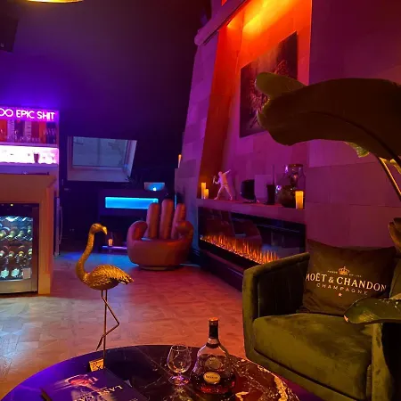 Loco Paradiso - Two Kingsize Beds, Outdoor Terrace, Dj Booth, Bar, Cinema, Bathtub, Kitchen, Airco Antwerp Exterior photo