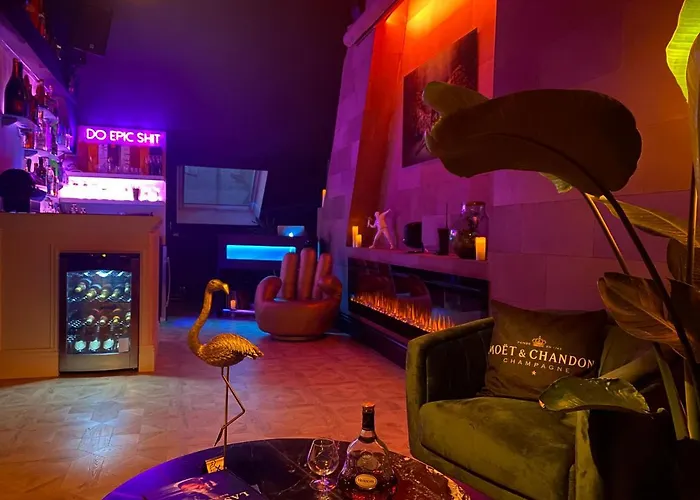 Loco Paradiso - Two Kingsize Beds, Outdoor Terrace, Dj Booth, Bar, Cinema, Bathtub, Kitchen, Airco