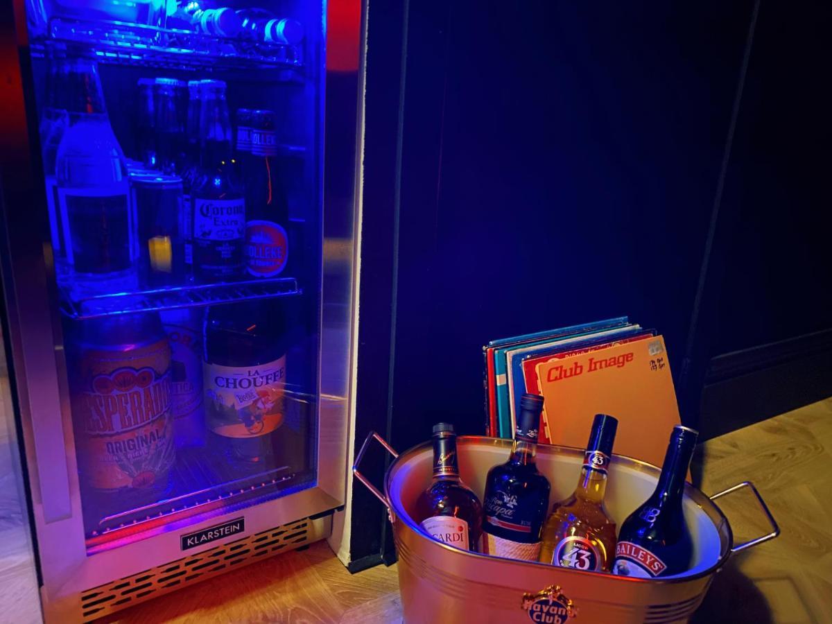 Loco Paradiso - Two Kingsize Beds, Outdoor Terrace, Dj Booth, Bar, Cinema, Bathtub, Kitchen, Airco Antwerpen