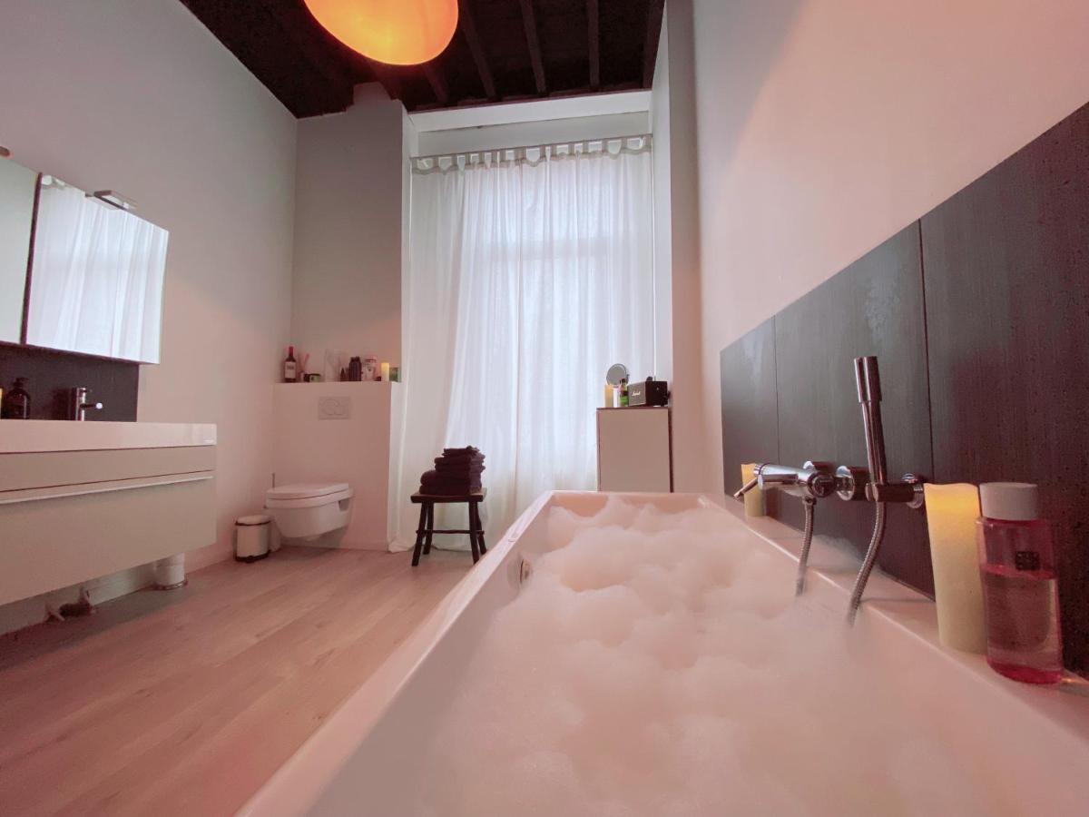 Apartamento Loco Paradiso - Two Kingsize Beds, Outdoor Terrace, Dj Booth, Bar, Cinema, Bathtub, Kitchen, Airco Amberes