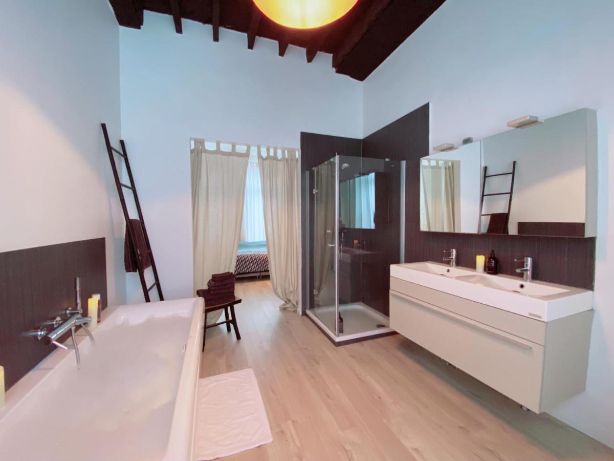 Appartement Loco Paradiso - Two Kingsize Beds, Outdoor Terrace, Dj Booth, Bar, Cinema, Bathtub, Kitchen, Airco Antwerpen