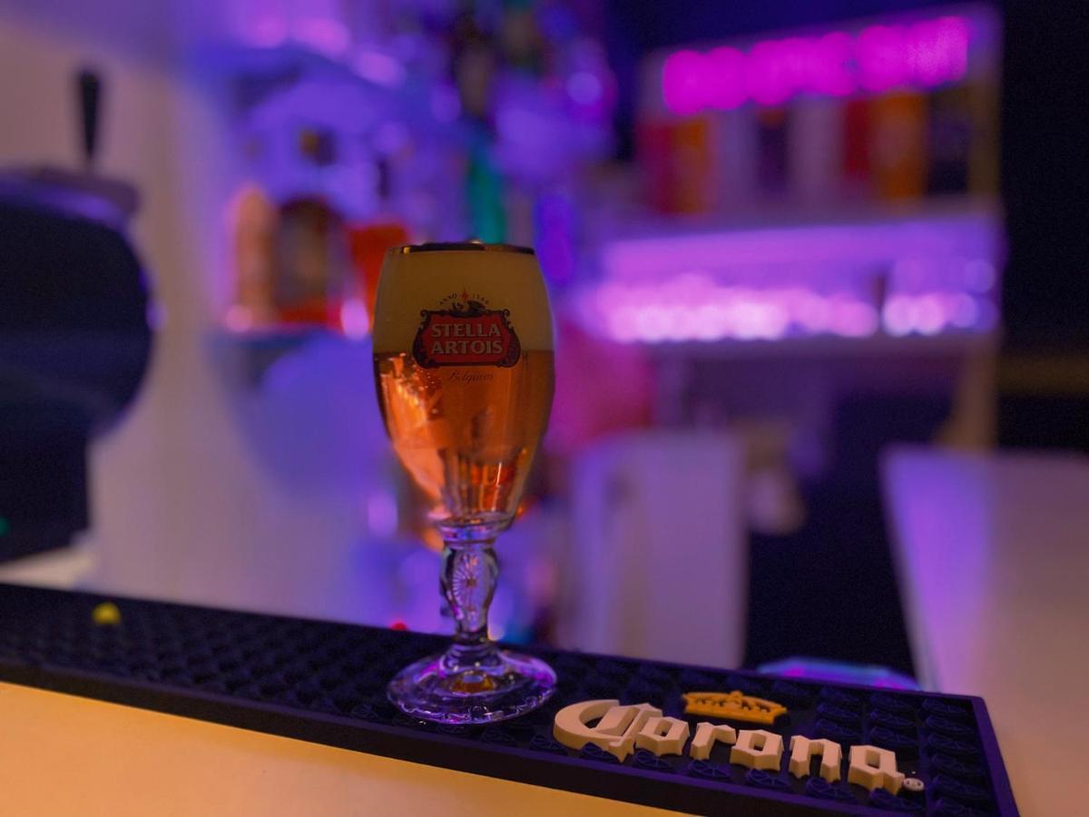 Loco Paradiso - Two Kingsize Beds, Outdoor Terrace, Dj Booth, Bar, Cinema, Bathtub, Kitchen, Airco