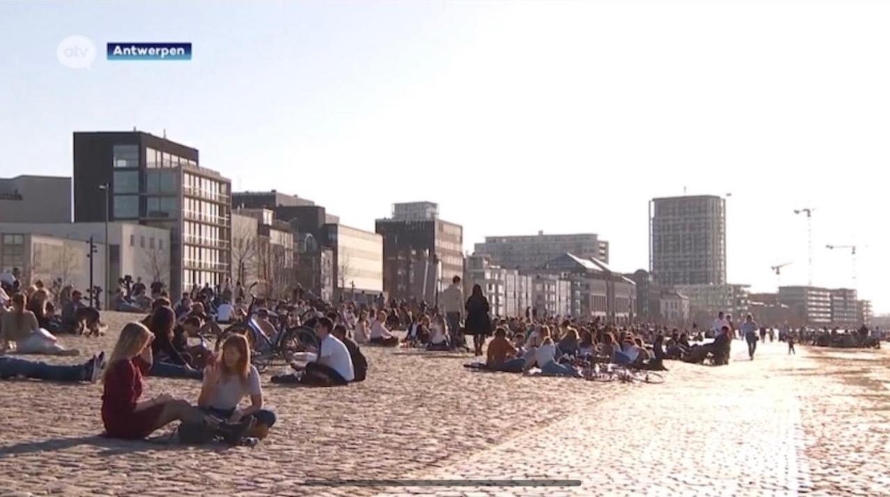 Loco Paradiso - Two Kingsize Beds, Outdoor Terrace, Dj Booth, Bar, Cinema, Bathtub, Kitchen, Airco Antwerpen