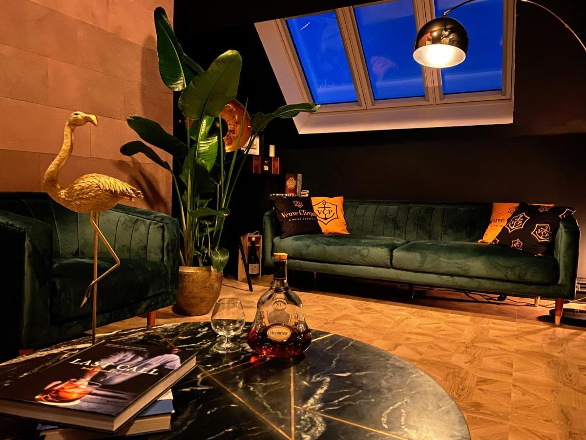 Loco Paradiso - Two Kingsize Beds, Outdoor Terrace, Dj Booth, Bar, Cinema, Bathtub, Kitchen, Airco Appartement Antwerpen